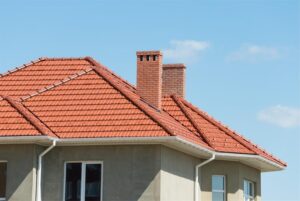 مقایسه سقف شیروانی یک‌لایه و چندلایه؛ کدام انتخاب بهتری است؟
