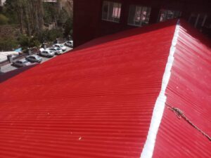 آیا اجرای سقف شیروانی به صرفه‌تر از سقف تخت است؟