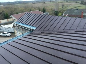 بررسی کامل مزایا و معایب ایزوگام در سقف شیروانی