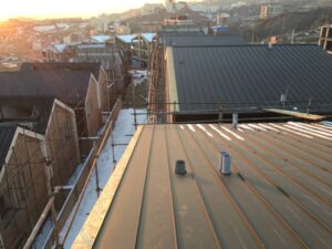 چگونه پیمانکار مناسب نصب سقف شیروانی را انتخاب کنیم؟