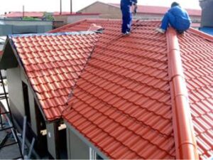 تعمیر و تعویض ورق‌ های فرسوده سقف شیروانی